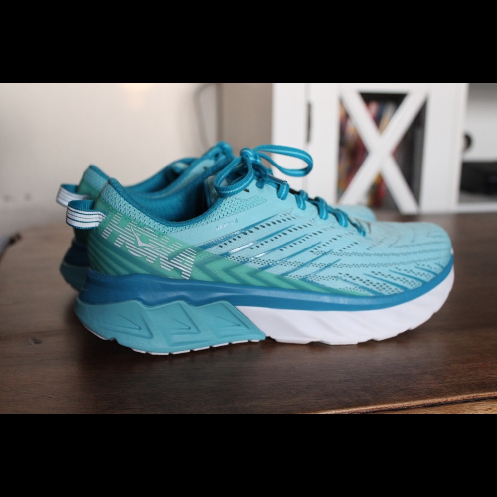 Women’s Hoka One - Arahi 4 - size 7.5